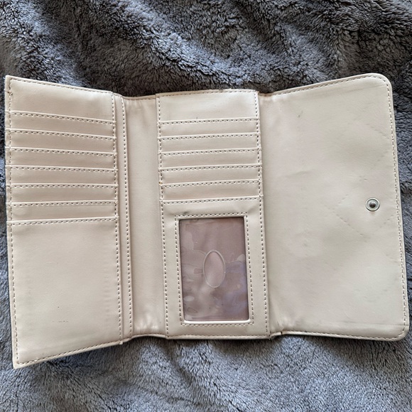 Guess wallet - Picture 2 of 5